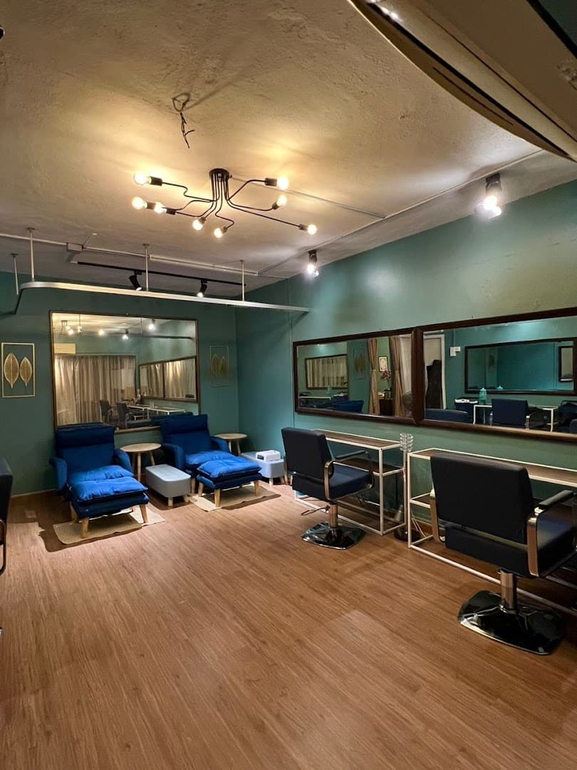 Luxe Exclusive Ladies Salon 3