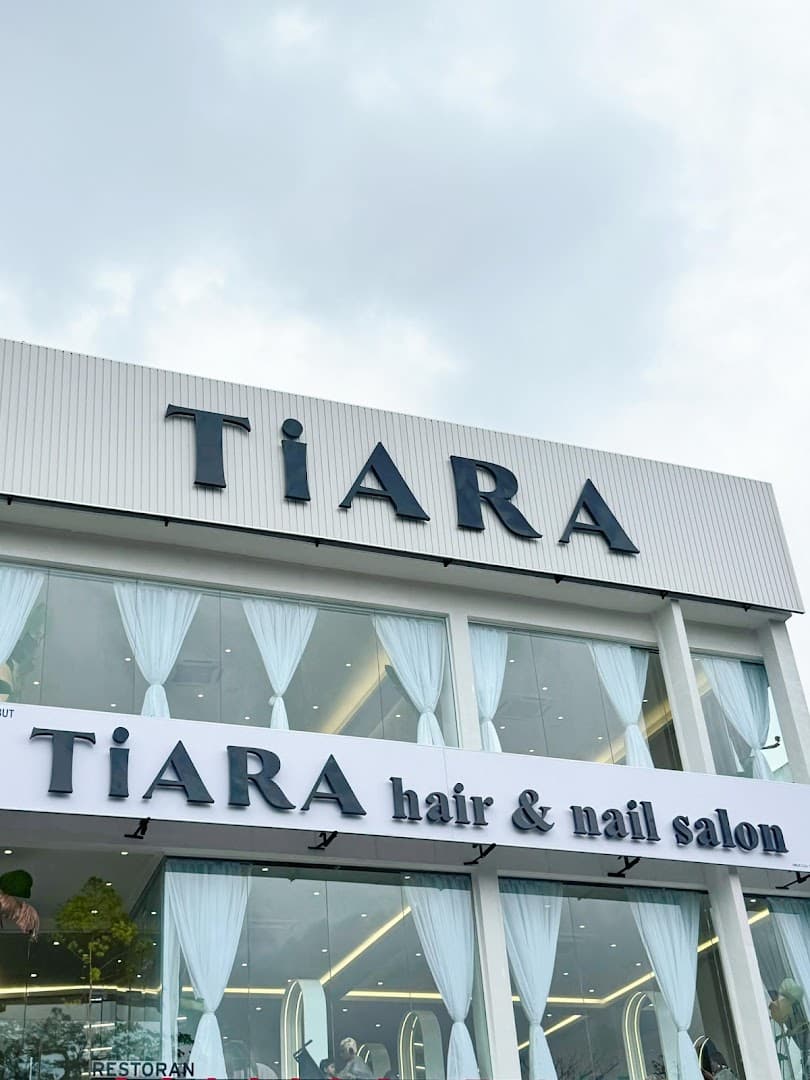 Tiara hair and nail Salon 1