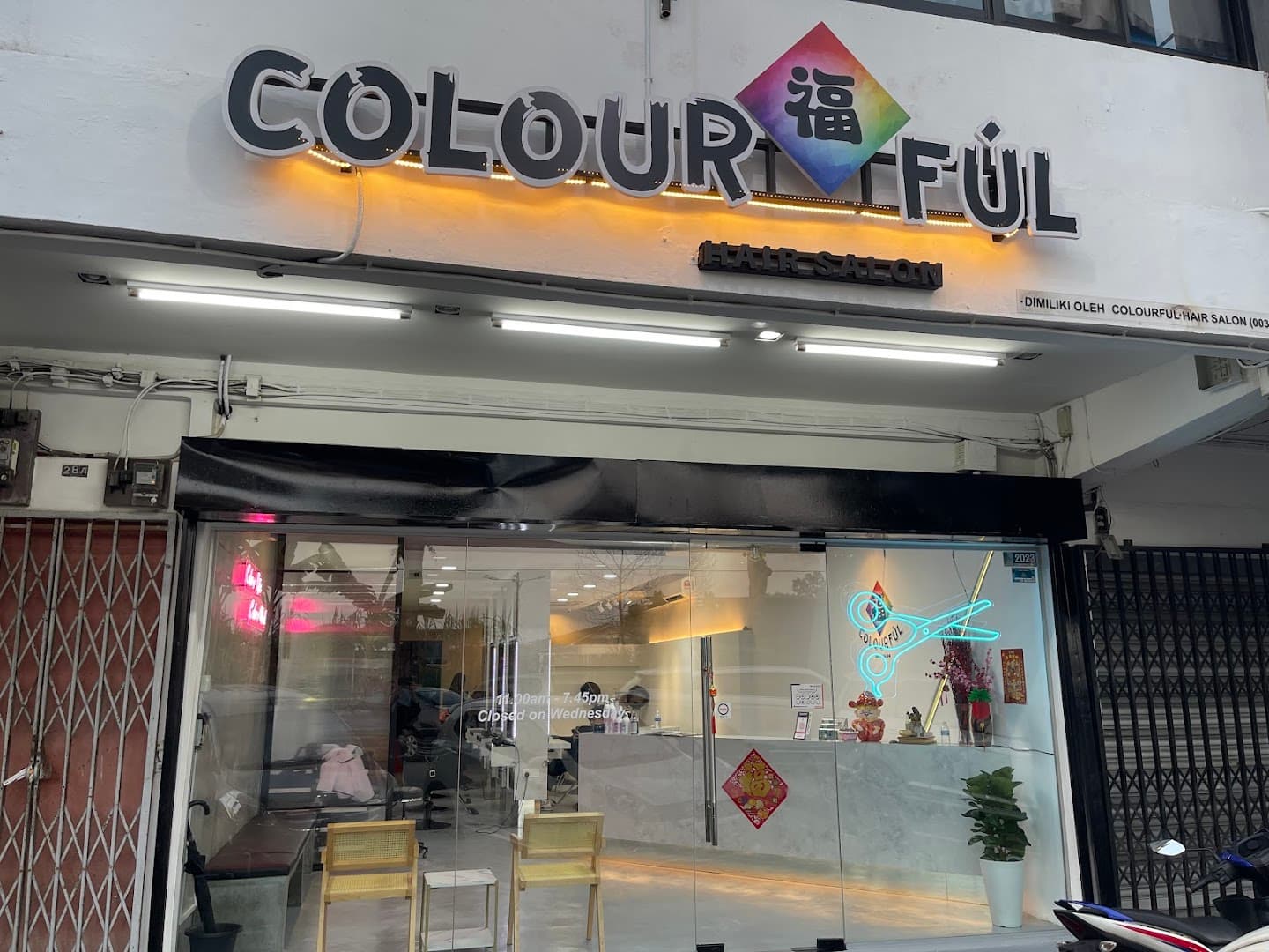 Colourful Hair Salon 1