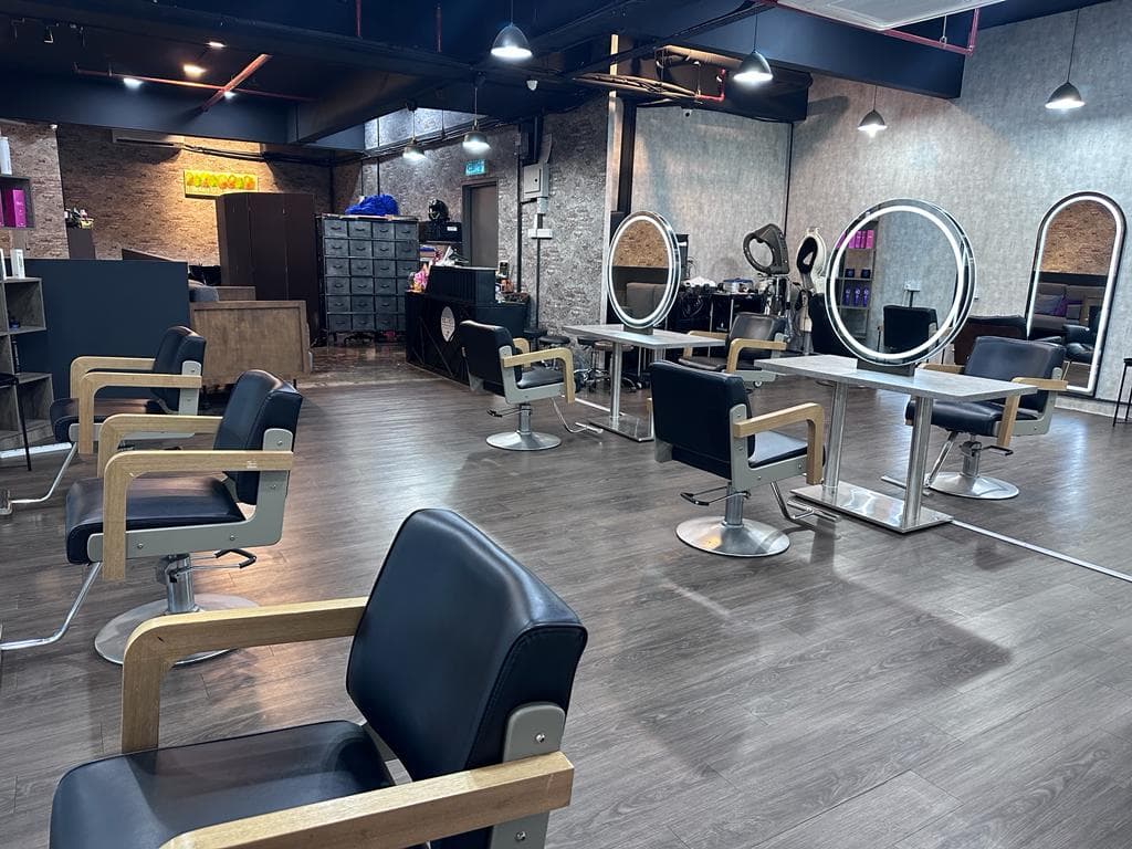 Retro Iv3 Hair Studio